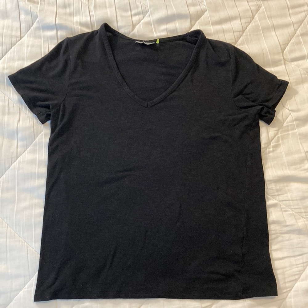 Tasc performance t-shirt organic cotton blend vneck black womens size small EUC